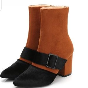 **NO  OFFERS**CLEARANCE SALE**MACKIN J BOOTS